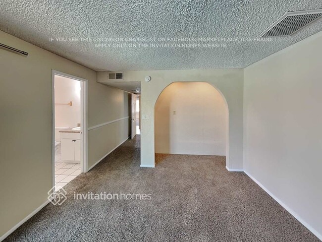 Building Photo - 6038 W Vernon Ave