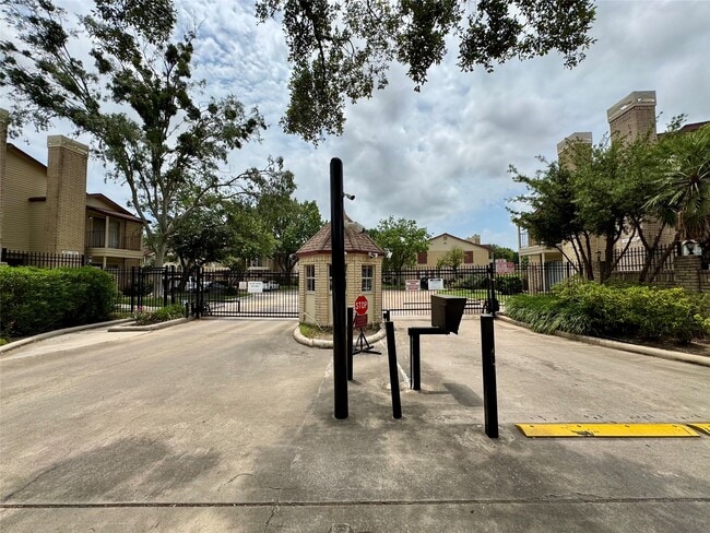 Building Photo - 2120 El Paseo St