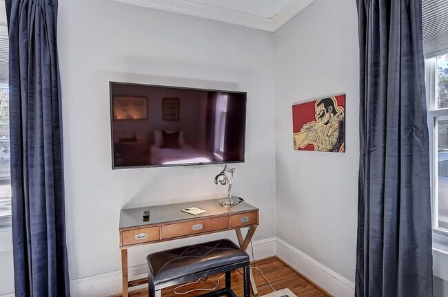 Building Photo - 800 Magnolia Ave