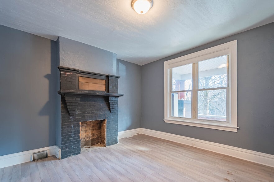 Building Photo - 435 N Graham St