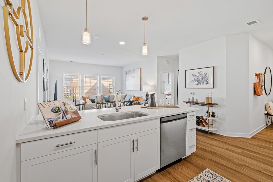 Miles - 2 Bed / 2 Bath - 1,098 Sq.Ft. - Elwood Apartment Homes