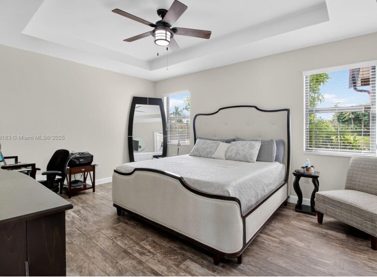 Building Photo - 3616 SE 2nd Dr