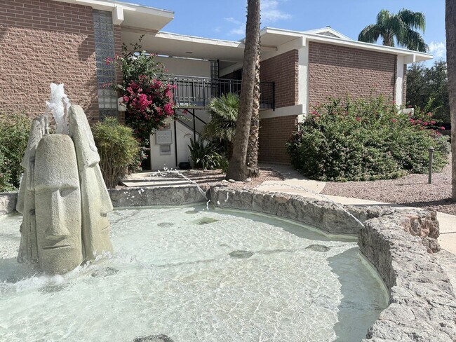 Primary Photo - Lovely 2 Bedroom and 2 Bathroom Condo w/ D...