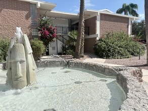 Building Photo - Lovely 2 Bedroom and 2 Bathroom Condo w/ D...