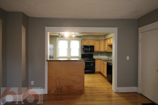 Building Photo - 1124 Watson St SW