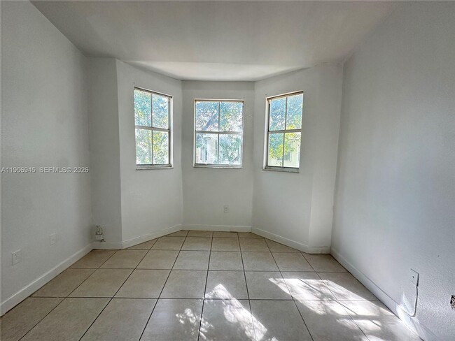 Building Photo - 1666 SE 27th Ct