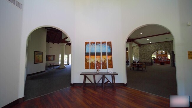 Building Photo - 2 BEDROOM 2 BATH IN NORTHWEST DOUBLE GATED GOLF COURSE COMMUNITY!