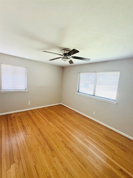Building Photo - 816 Lakeside Dr