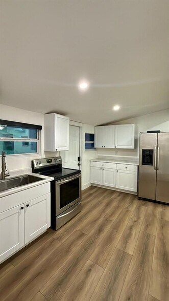 Building Photo - 712 Nottingham Blvd