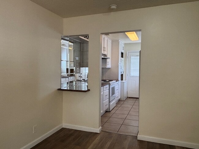 Building Photo - 1337 Melville Dr