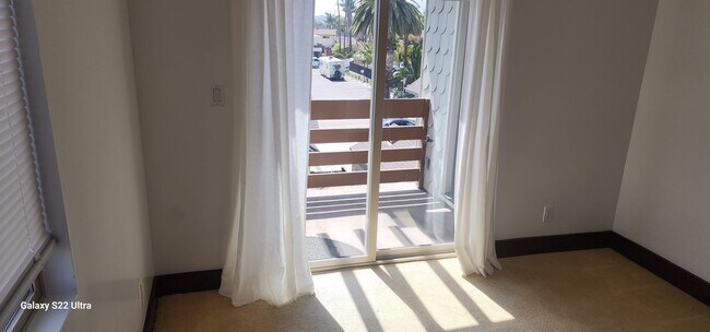 Building Photo - Spacious and freshly updated 2 bedroom, 2 ...