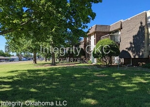 Building Photo - 3805 N Rockwell Ave