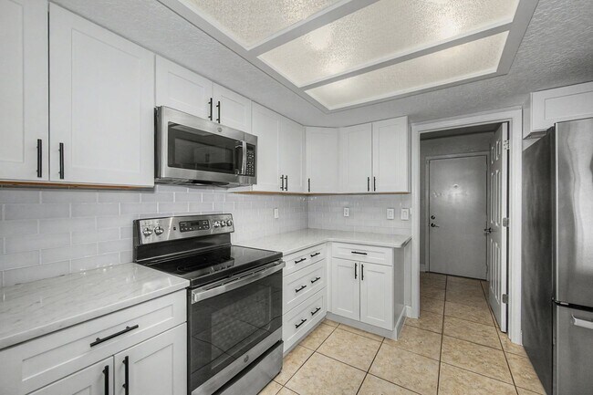 Building Photo - 4449 Foxboro Dr
