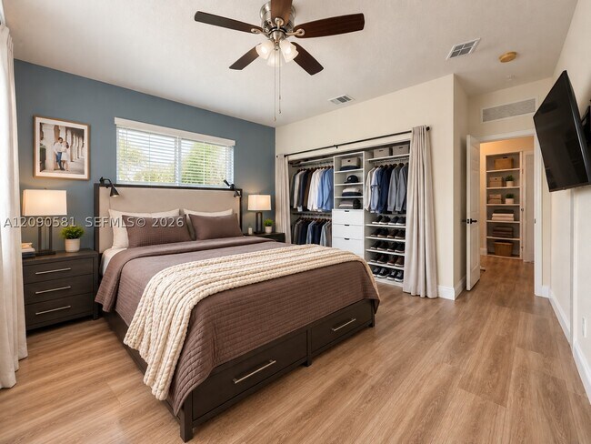 Building Photo - 2913 S Greenleaf Cir