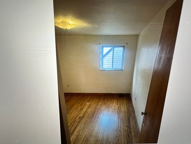 Building Photo - 1649 Westmont Ave