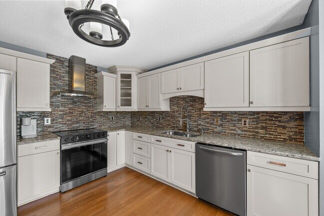 Building Photo - 944 Sable Dr