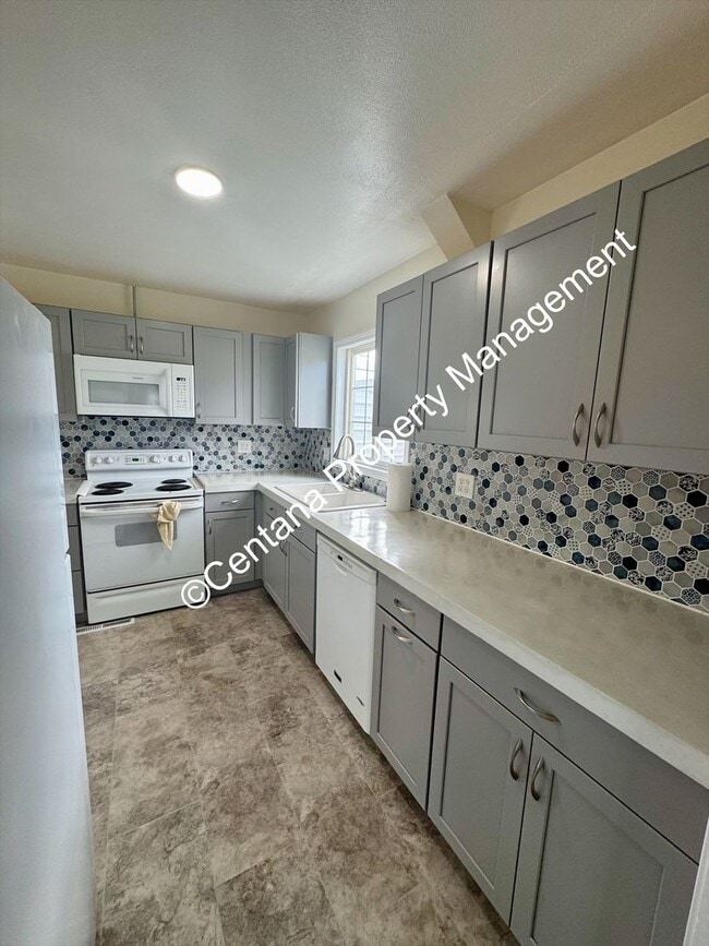 Building Photo - 3 Bed 1 Bath located on the flats