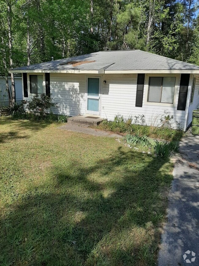 Building Photo - 2 Bedroom, 1 Bath House
