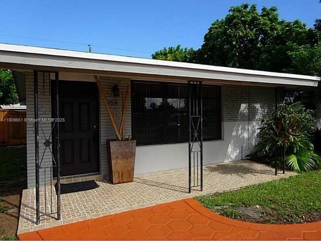 Building Photo - 2631 Alcazar Dr