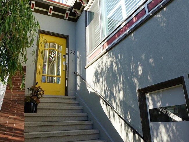 Building Photo - 22 Cotter St