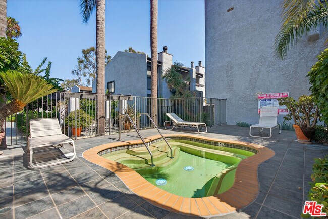 Building Photo - 1920 Pandora Ave