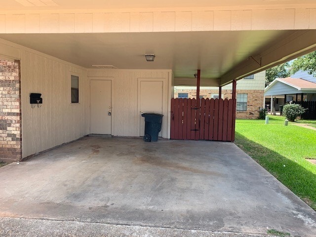 Building Photo - 303 Carriage Square Dr