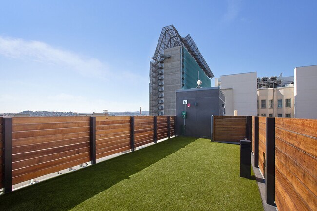 Building Photo - 1075 Market St