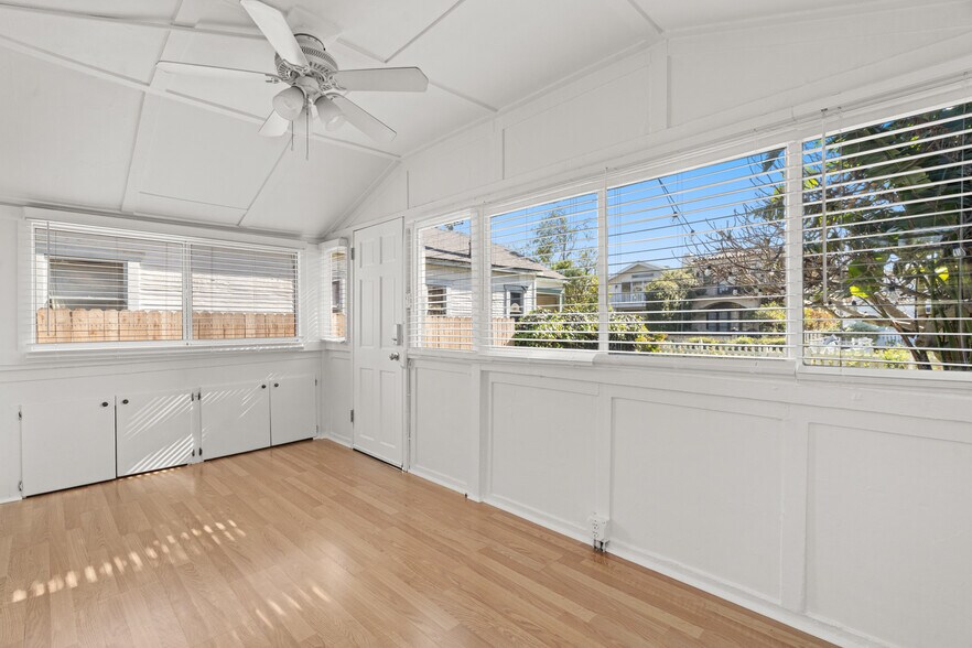 Building Photo - 439 Howland Canal