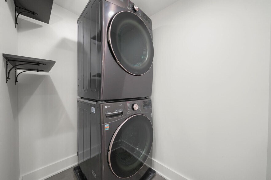 Building Photo - 2613 N Fairfield Ave