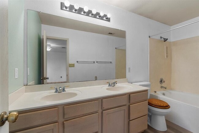 Building Photo - 130 Siebert Dr