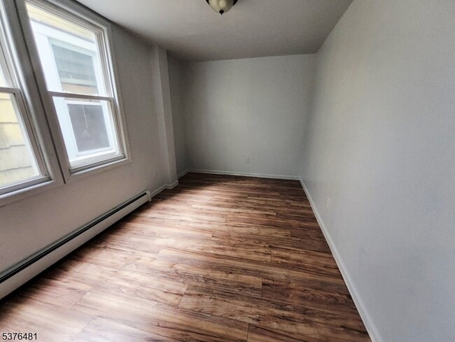 Building Photo - 116 Smith St