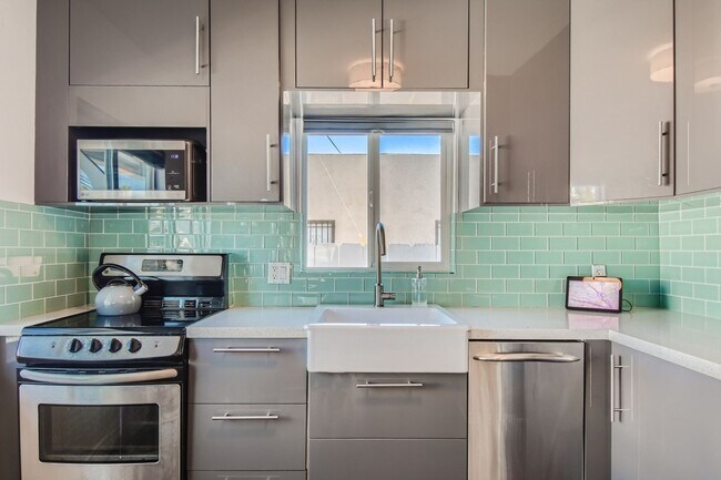 Building Photo - Vintage and Efficient 2 Bedroom Craftsman in North Park