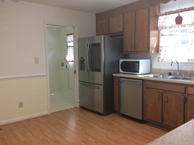 Building Photo - 3913 Vass Ln