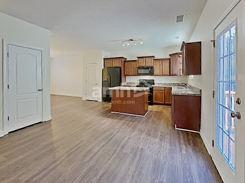 Building Photo - 1409 Napa Pt W