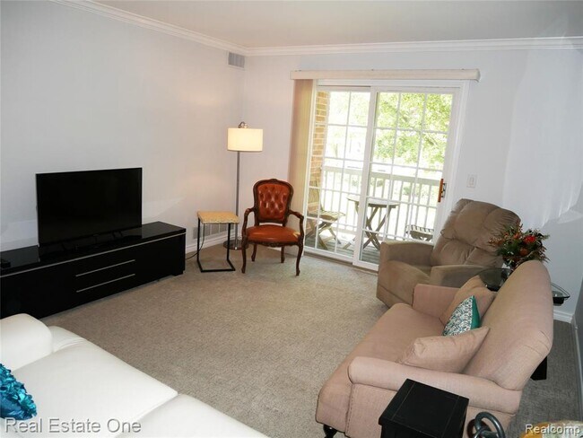 Building Photo - 444 Chester St