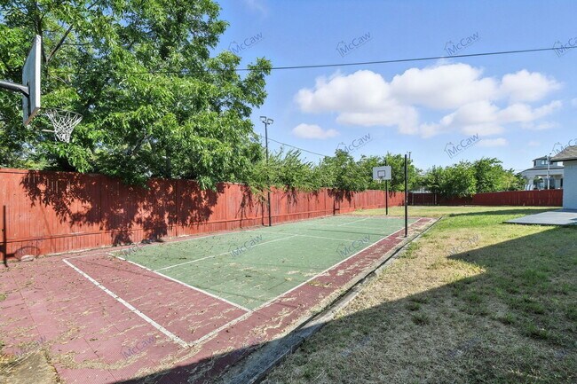 Building Photo - 2109 Jeannette Ct