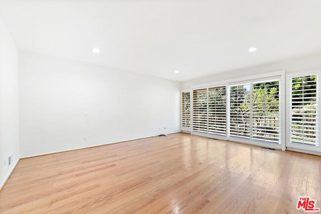 Building Photo - 8900 Alto Cedro Dr