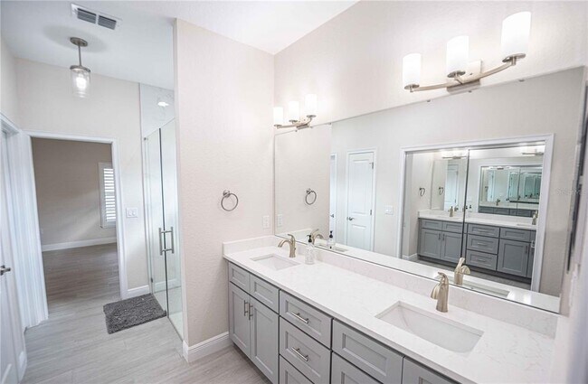 Building Photo - 4995 NE 125th Lp