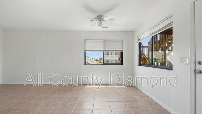 Building Photo - 4114 Holiday Dr