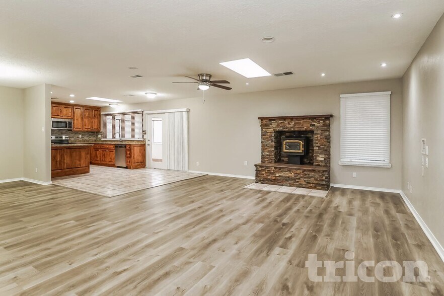 Building Photo - 1416 Nemesia Pl NE