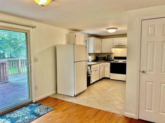 Building Photo - 15 Quogue Rd