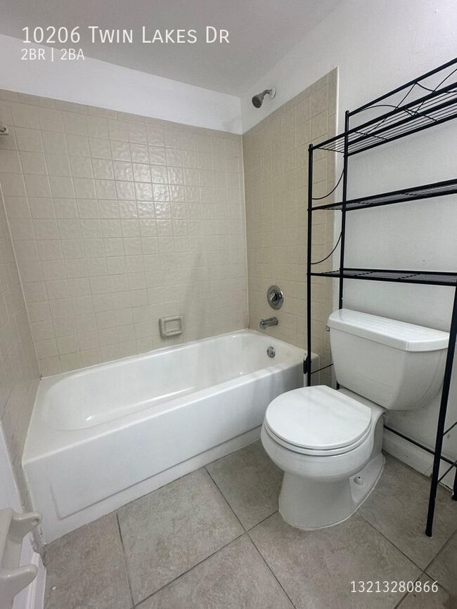 Building Photo - 10206 Twin Lakes Dr