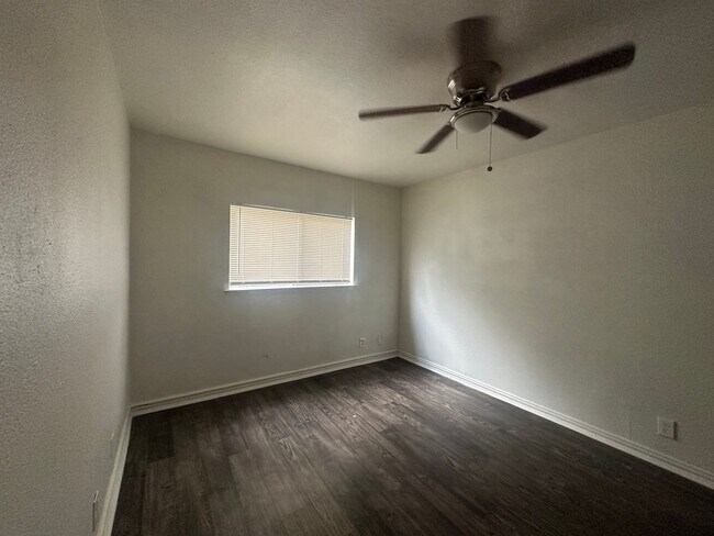 Building Photo - 4001 Colonial Sun Dr