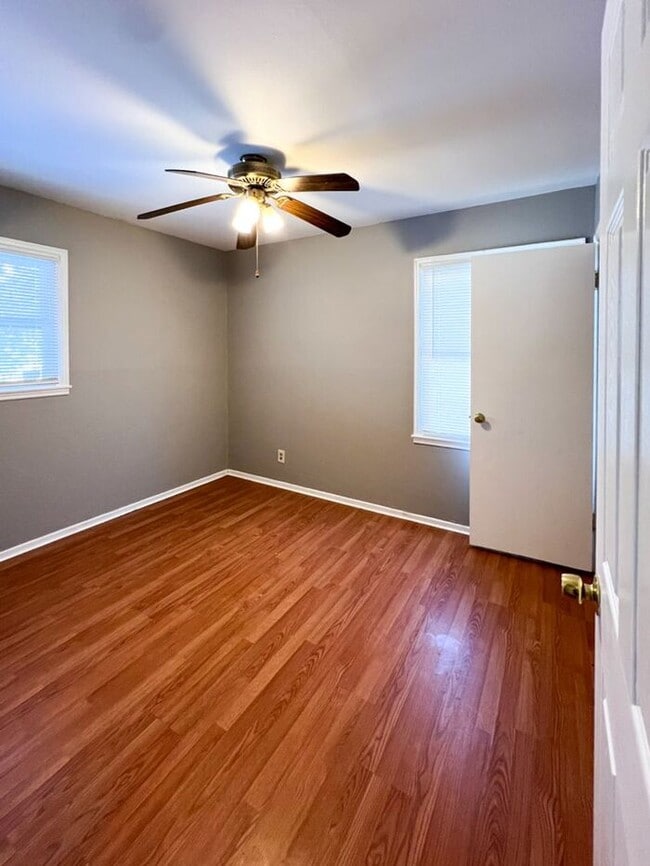 Building Photo - Charming 3 bedroom St Louis home near Nort...
