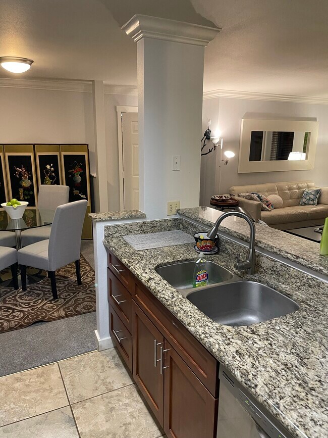 Kitchen and dining - 12303 Harbour Pointe Blvd