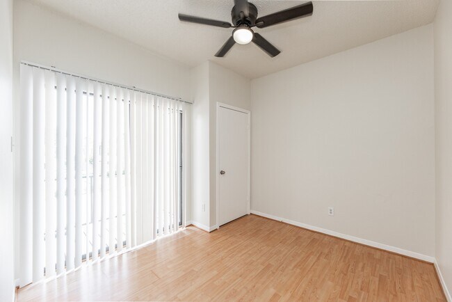 Building Photo - 3742 Thistlemont Dr