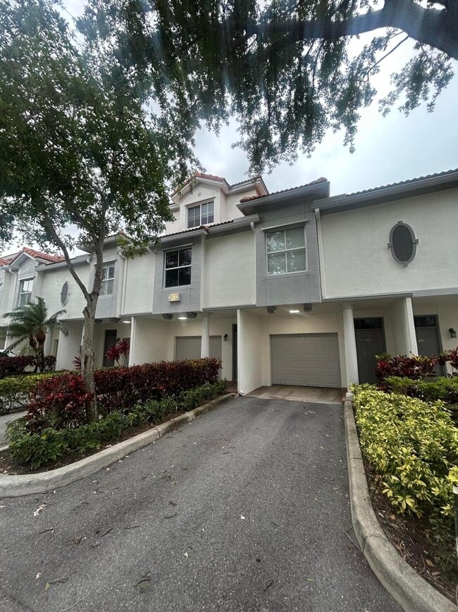 Building Photo - 2032 Alta Meadows Ln