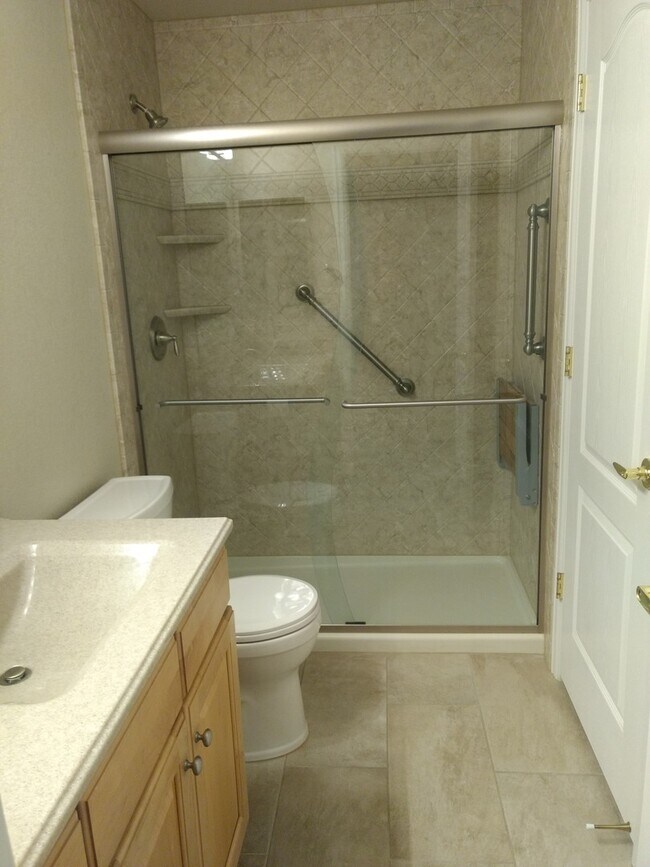 Building Photo - 2 bed/3 bath with spacious finished basement!