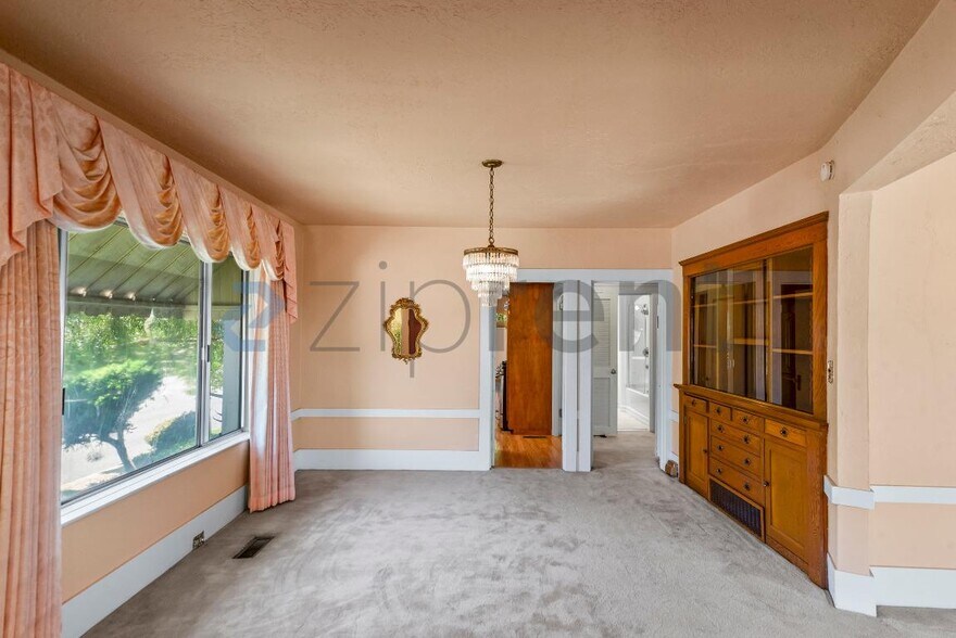 Building Photo - 1240 Parker St