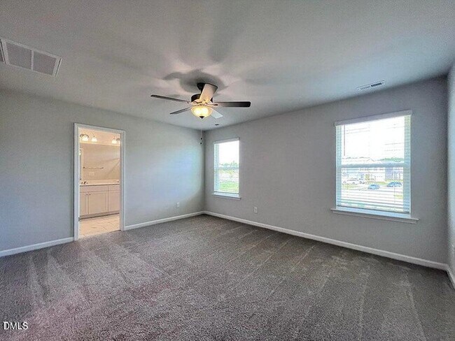 Building Photo - 136 Kobus Ct